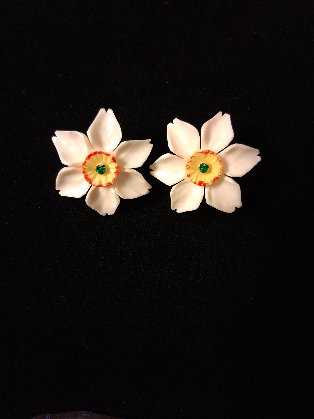 Vintage Daffodil Flower Clip Earrings